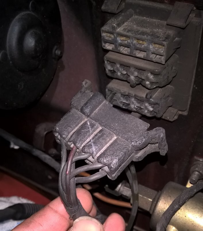 Wiper motor connector.jpg