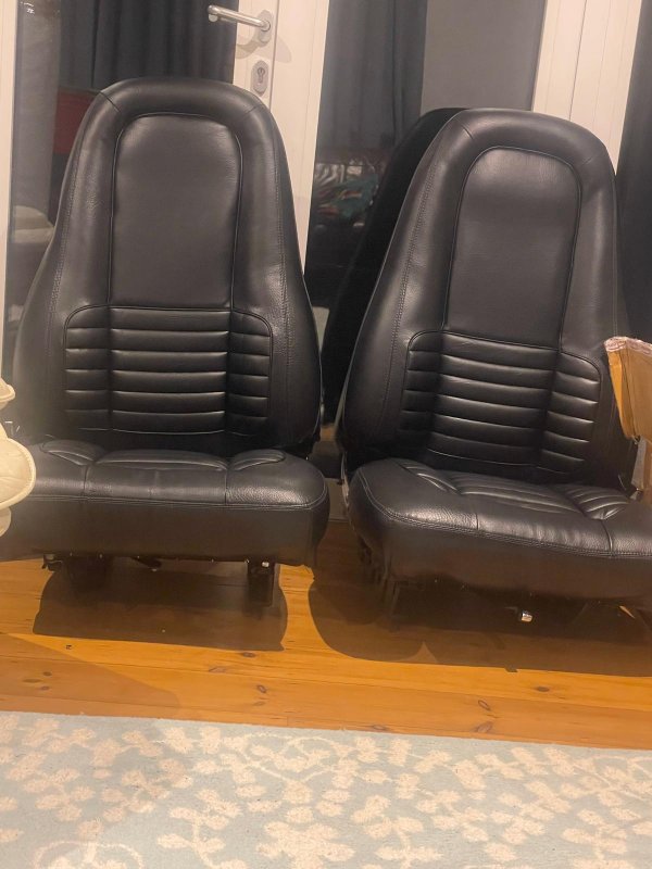 seat back pattern aligned with seat base pattern...careful centre marking was done