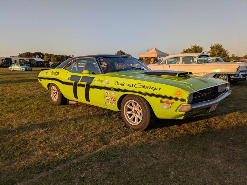 dodge challenger retrofestival.jpg
