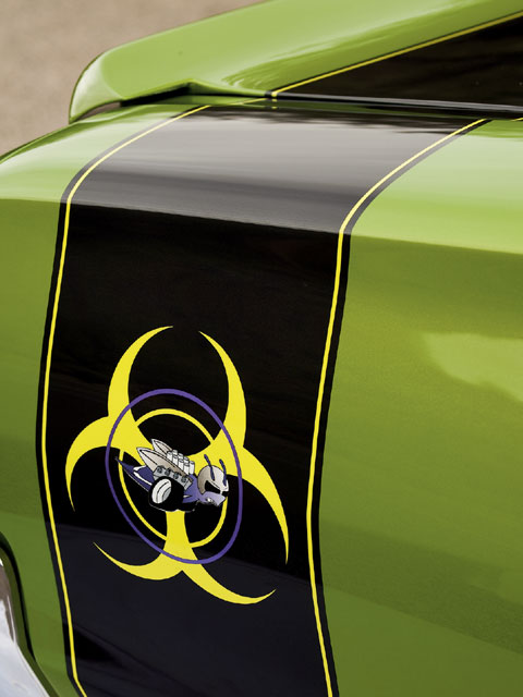 0809phr_02_z+1970_dodge_super_bee+emblem.jpg