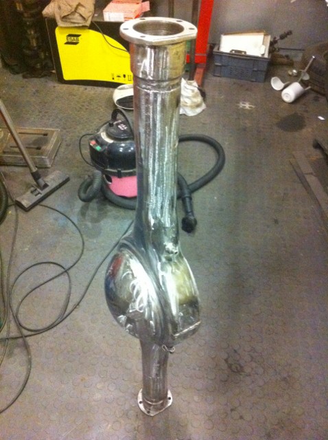 axle cleaned up and devoid of all the 4 link brackets now- much nicer.