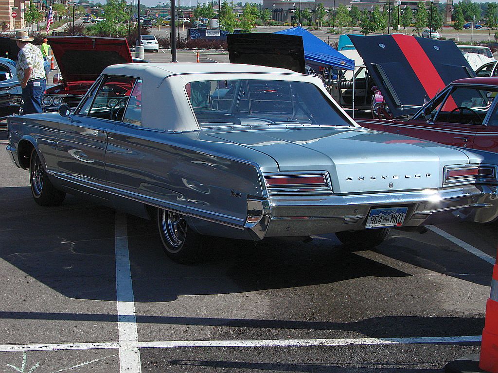 DSC06971Vert Chrysler.jpg