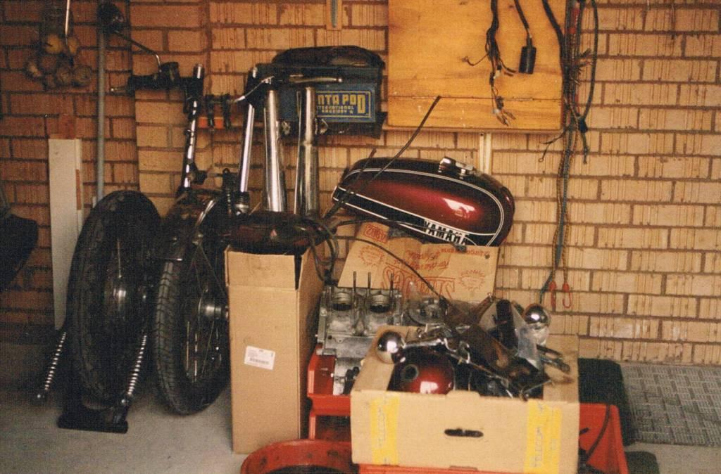 RD350 stripdown 005.jpg