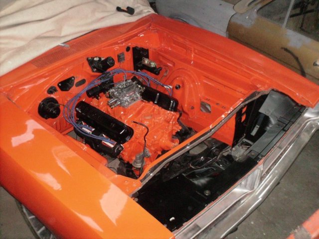 enginebaymay0996.JPG