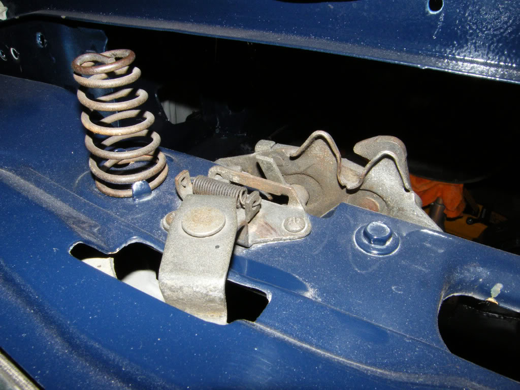 sat hood latch_1.jpg