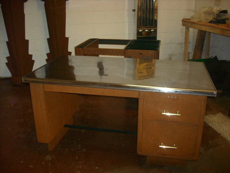 DESK 015.JPG