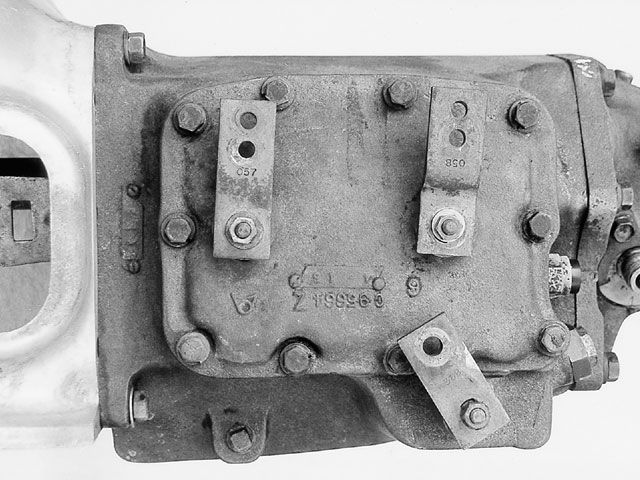 hurst_shifter_linkage+tranny.jpg