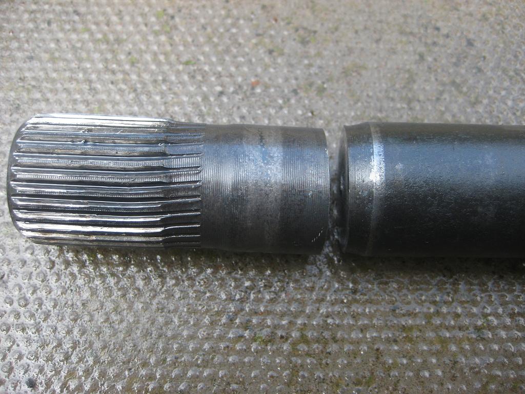 broken axle shaft 003s.JPG