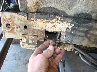 DSC03473bumper bolt.JPG