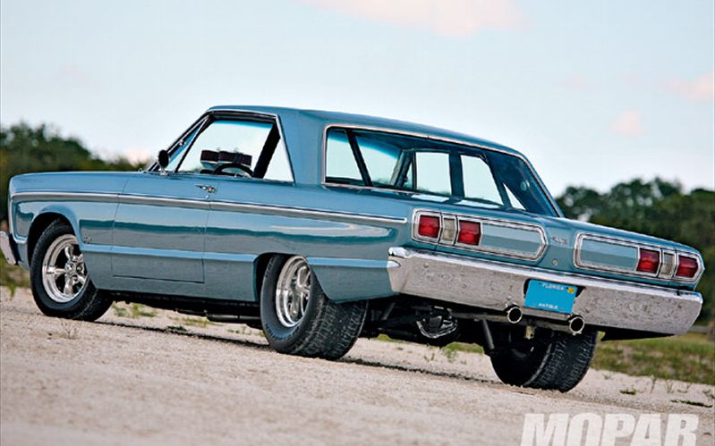 mopp_0905_02_z+1966_plymouth_fury_iii+rearview.jpg