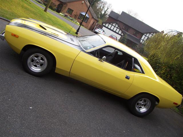 73 340 Cuda  yellow kingstan 005 (Small).jpg