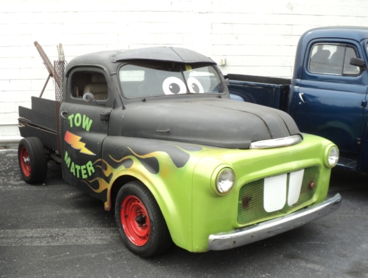 This cute lil truck had an 87 Corvette motor, 350 box and all for $12500 (about £7500)