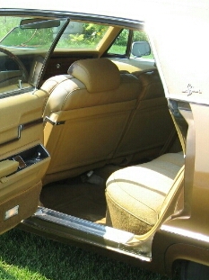1973 Imperial 021(3) back door.jpg