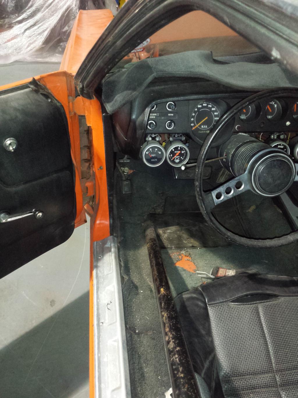 Challenger original Door bar position.jpg