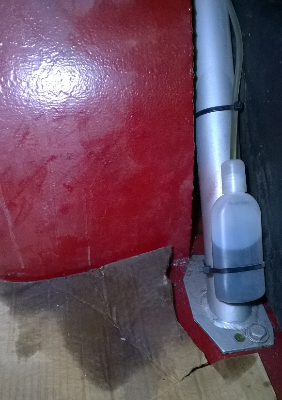 Axle catch tank.jpg